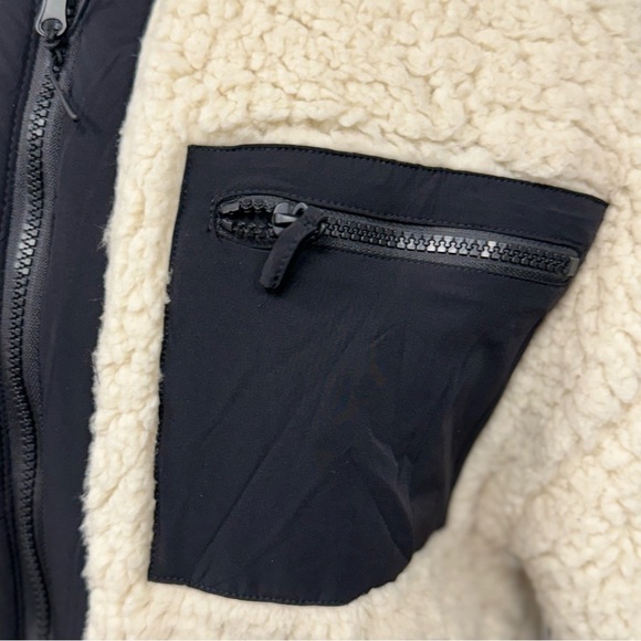 NWT Z SUPPLY ZS On The Go Reversible Jacket Black Quilted & Ivory Teddy Size XS - Picture 14 of 15